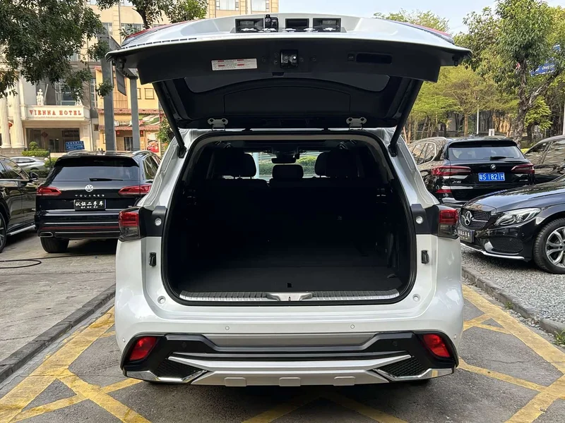Toyota Highlander — фото 16