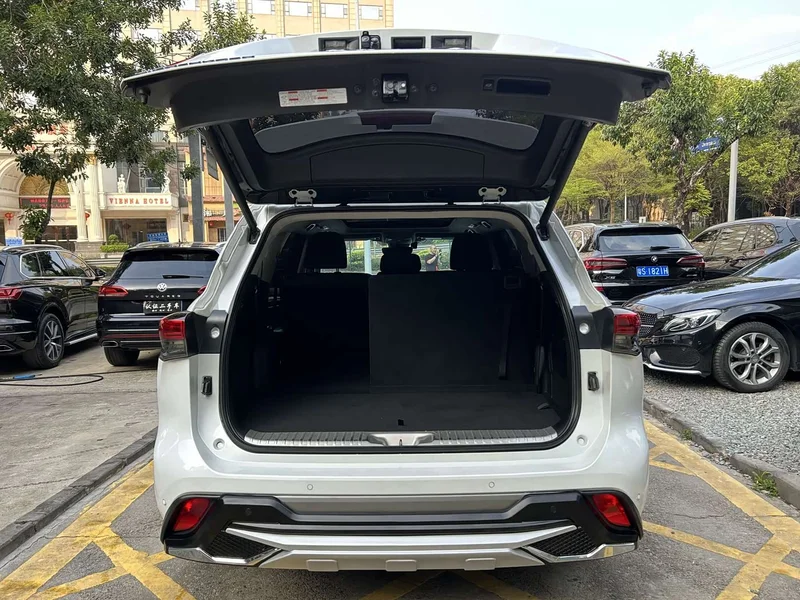 Toyota Highlander — фото 17