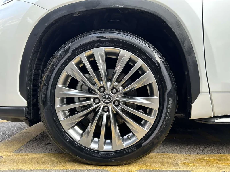 Toyota Highlander — фото 18