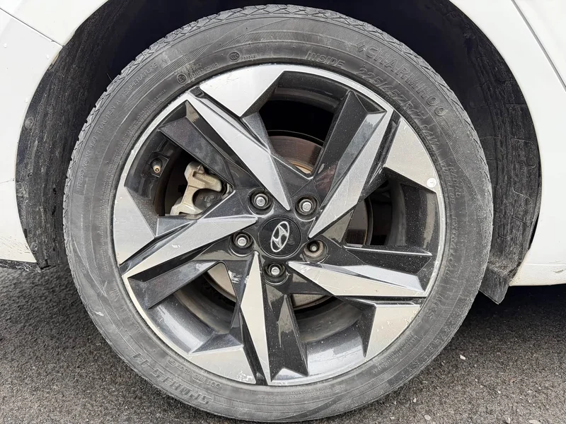 Hyundai Elantra — фото 12