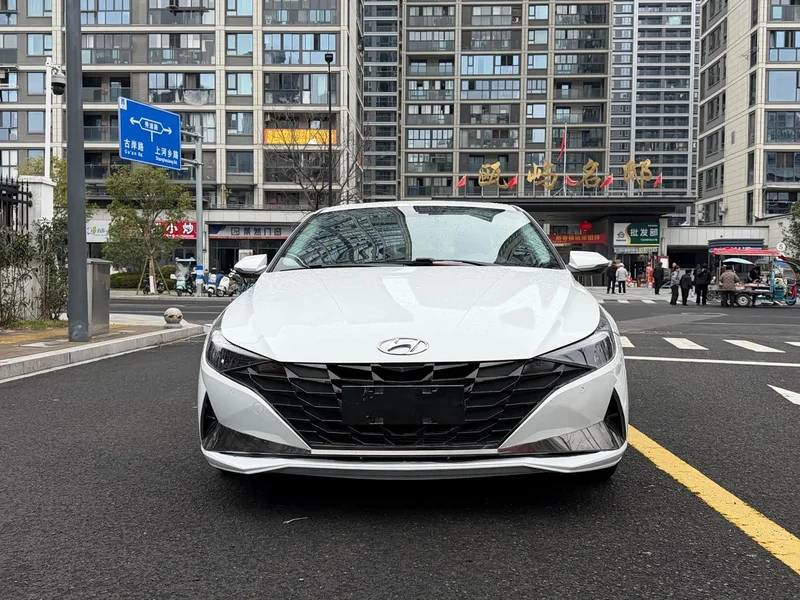 Hyundai Elantra — фото 2