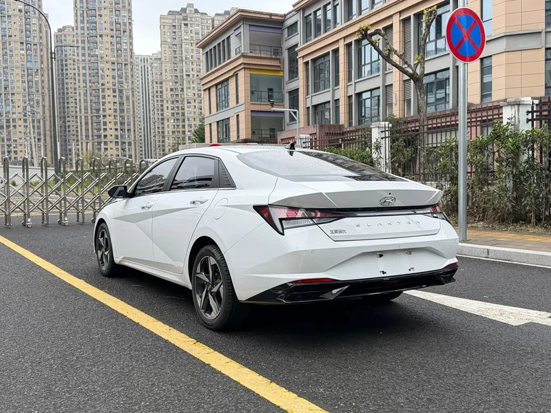 Hyundai Elantra — фото 4