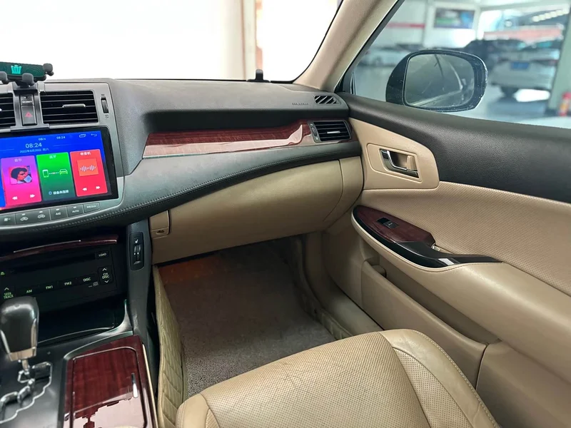Toyota Crown — фото 11