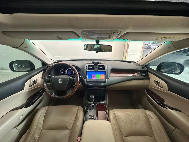 Toyota Crown — фото 12