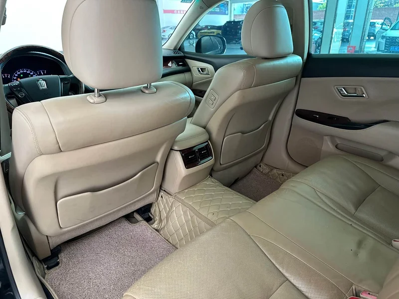 Toyota Crown — фото 16