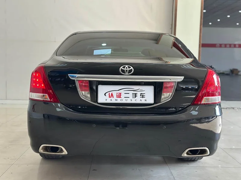 Toyota Crown — фото 18