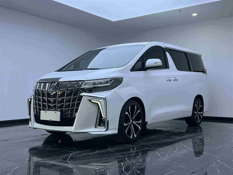 Toyota Alphard — фото 1