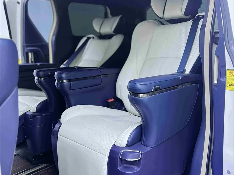 Toyota Alphard — фото 12