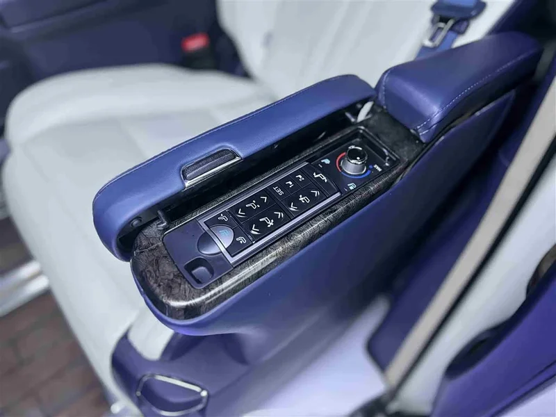 Toyota Alphard — фото 13