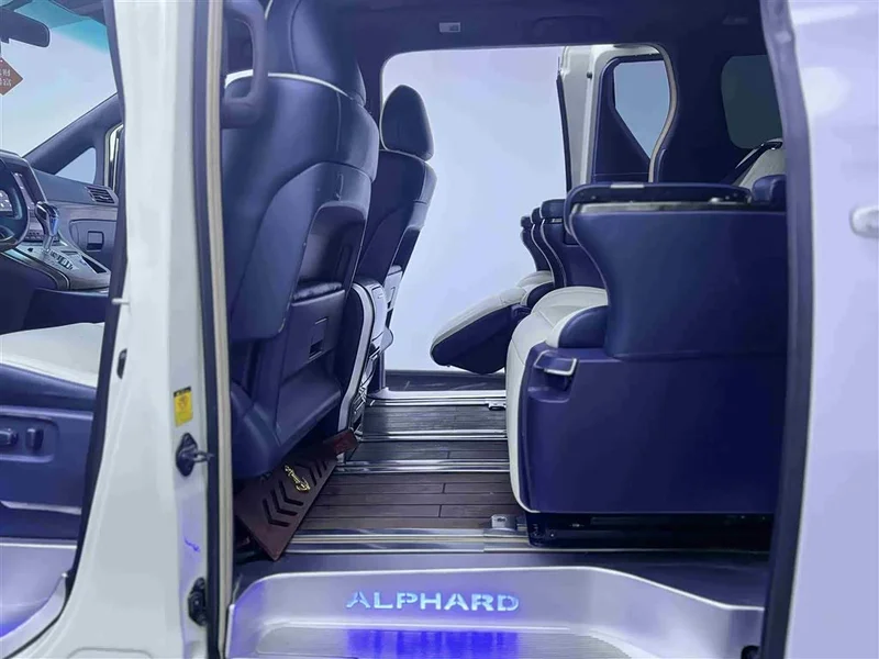 Toyota Alphard — фото 14