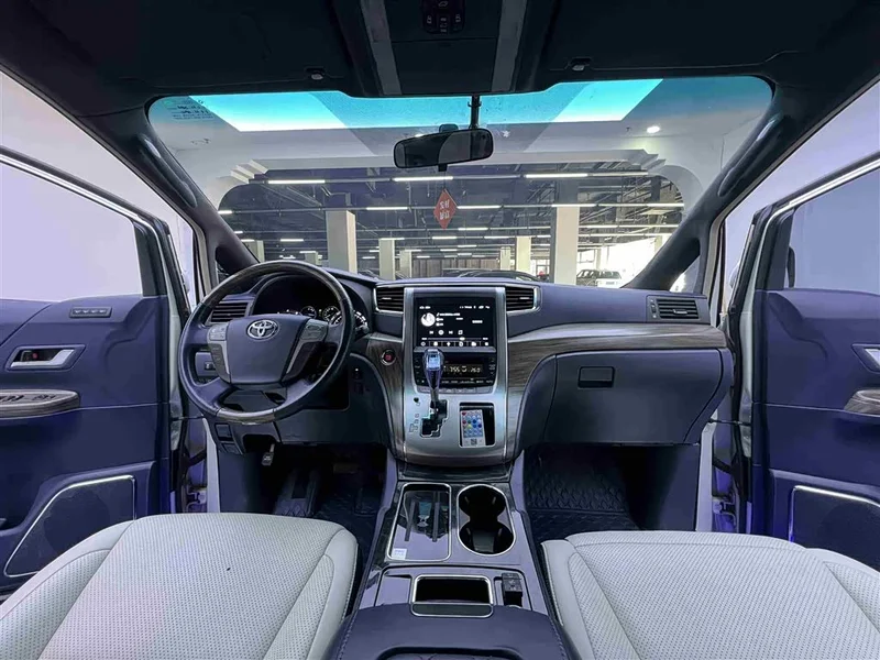 Toyota Alphard — фото 16