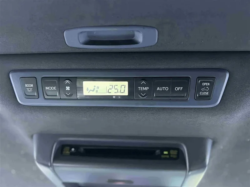 Toyota Alphard — фото 17