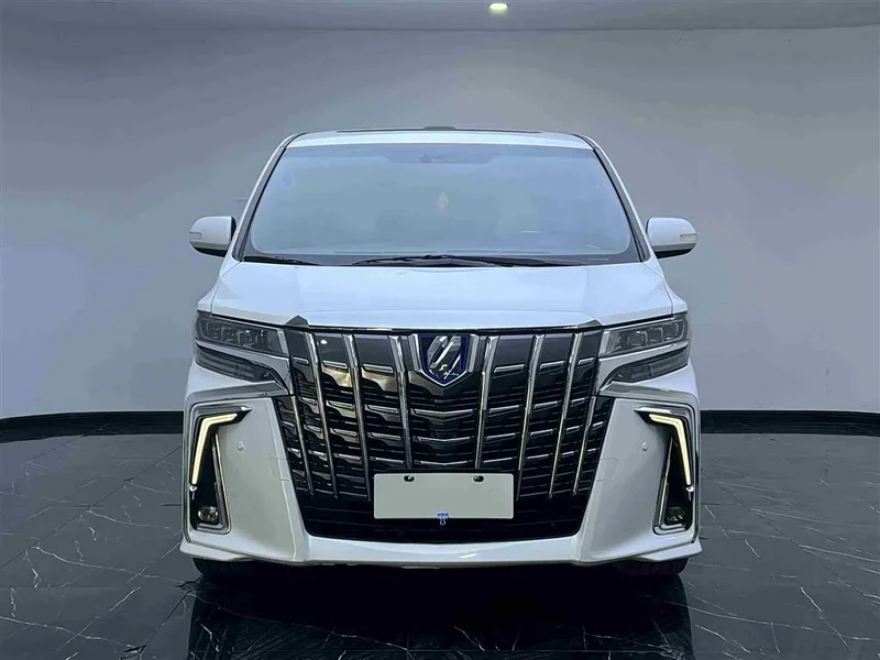 Toyota Alphard — фото 2