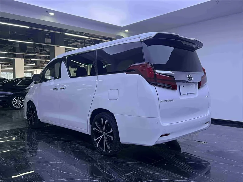Toyota Alphard — фото 21