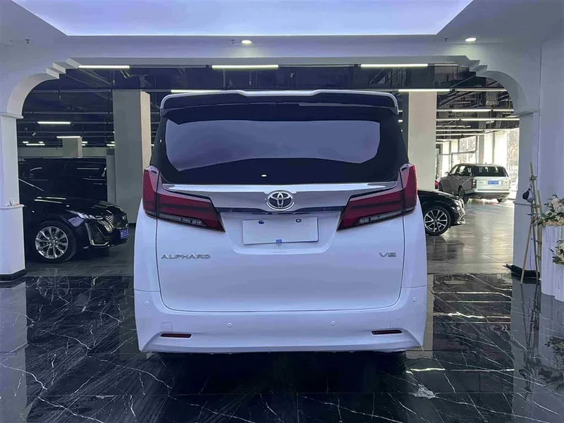 Toyota Alphard — фото 22