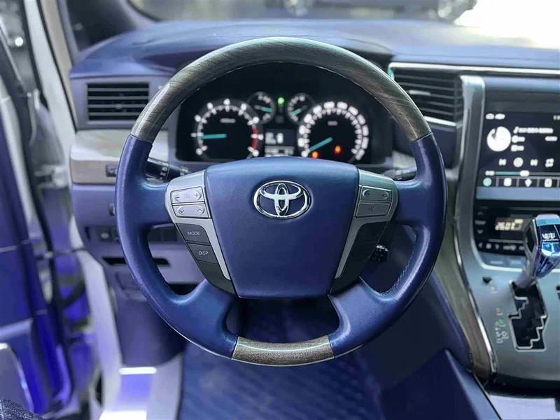 Toyota Alphard — фото 7