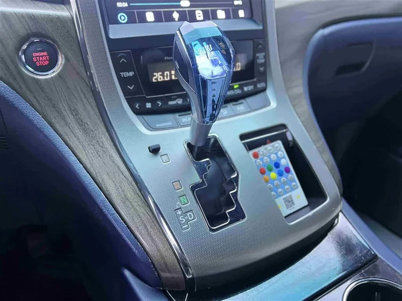 Toyota Alphard — фото 9