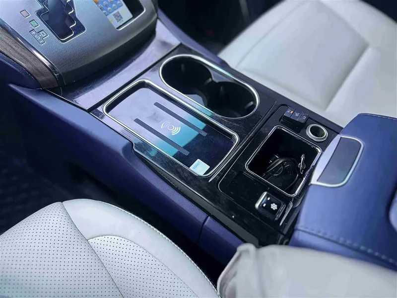 Toyota Alphard — фото 10