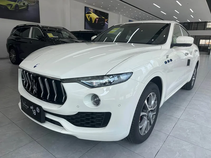 Maserati Levante — фото 1