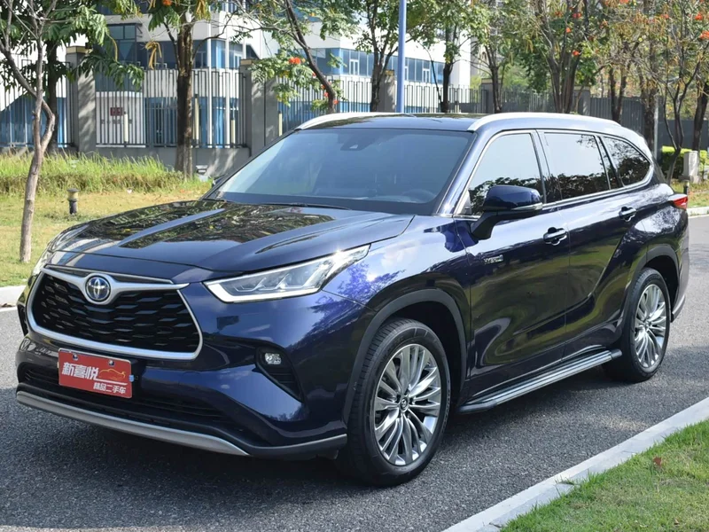 Toyota Highlander — фото 1