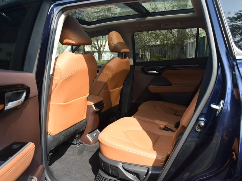 Toyota Highlander — фото 12