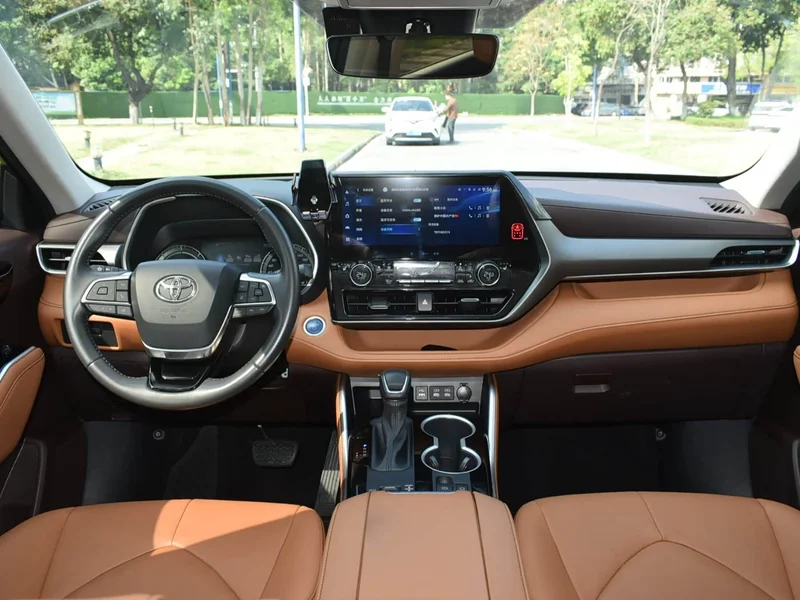 Toyota Highlander — фото 16