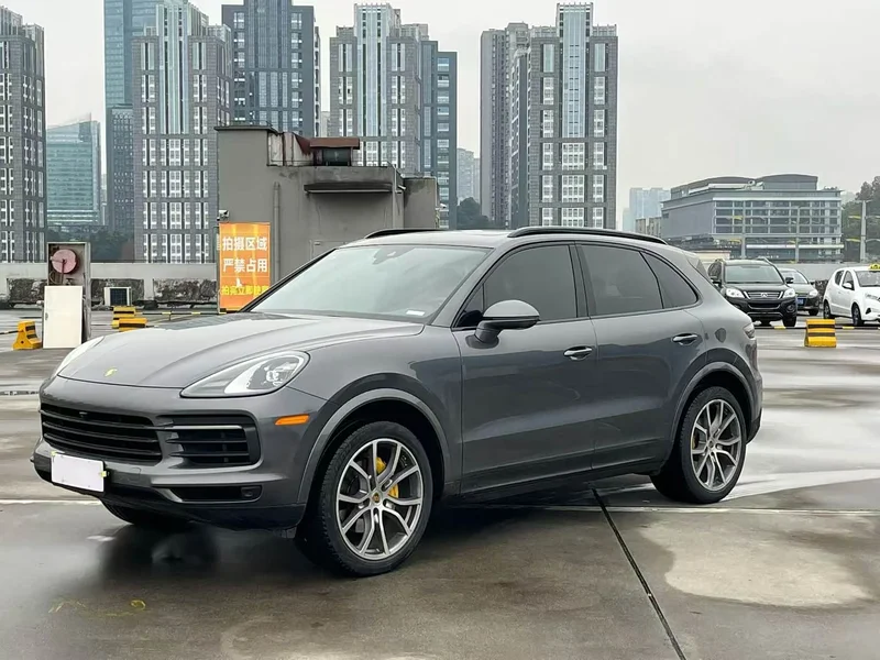 Porsche Cayenne — фото 1