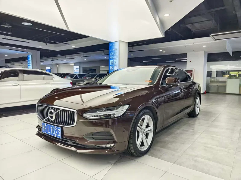 Volvo S90 — фото 1