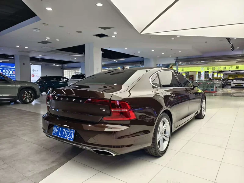 Volvo S90 — фото 17