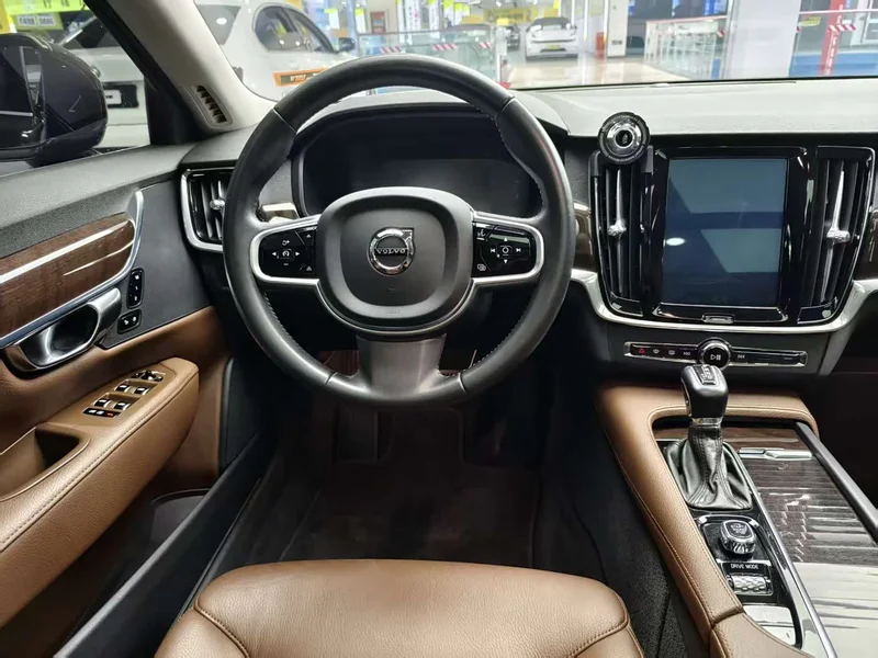 Volvo S90 — фото 9