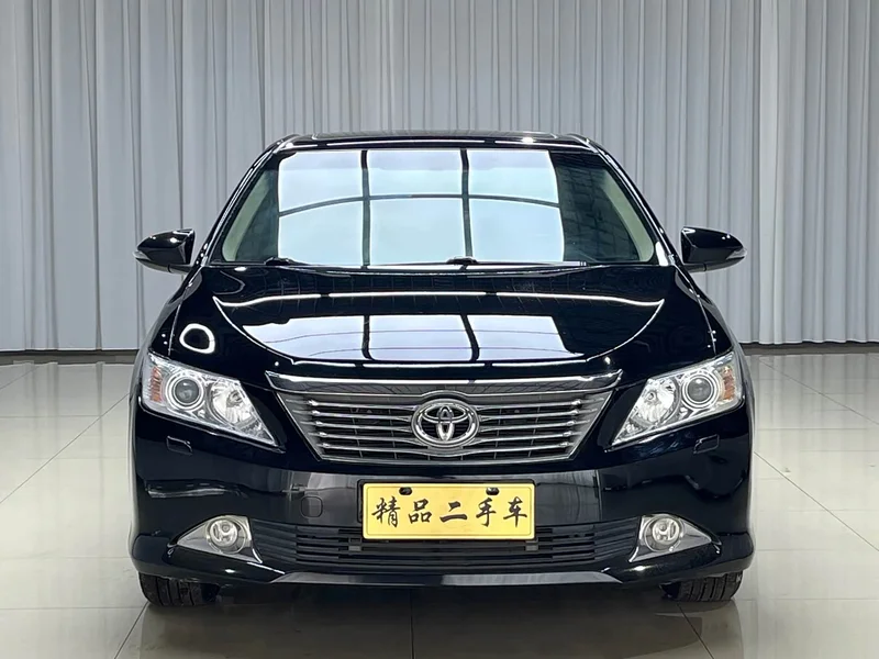 Toyota Camry — фото 2
