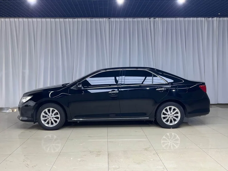 Toyota Camry — фото 4