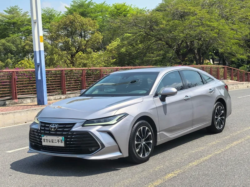 Toyota Avalon — фото 1