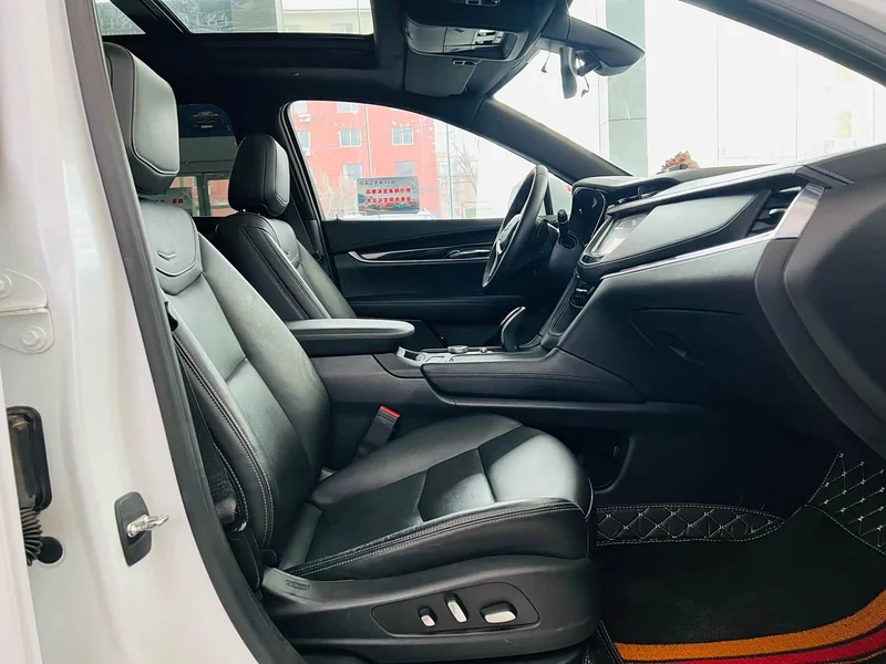 Cadillac XT5 — фото 23