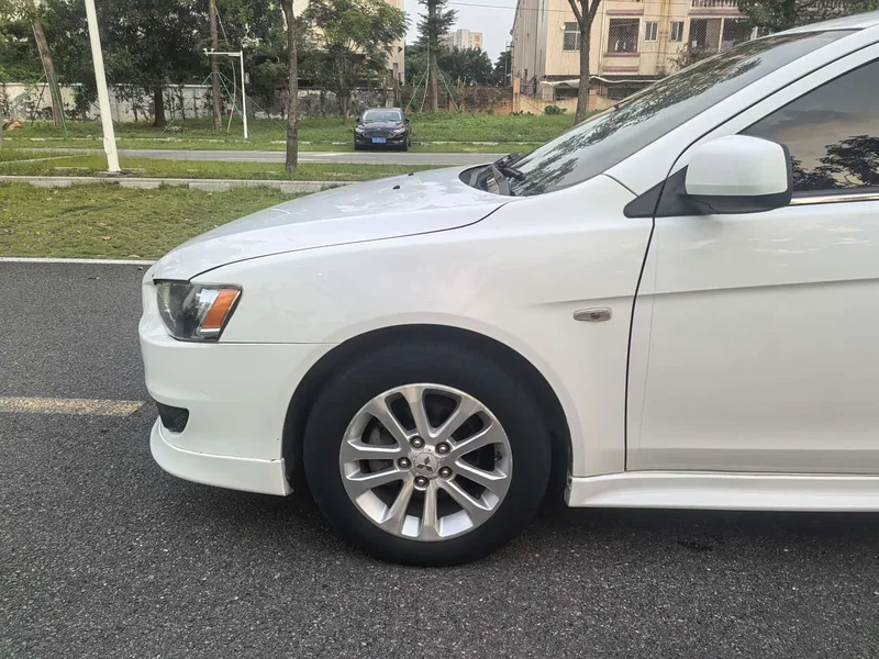Mitsubishi Lancer EX — фото 4