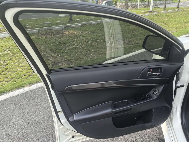 Mitsubishi Lancer EX — фото 9