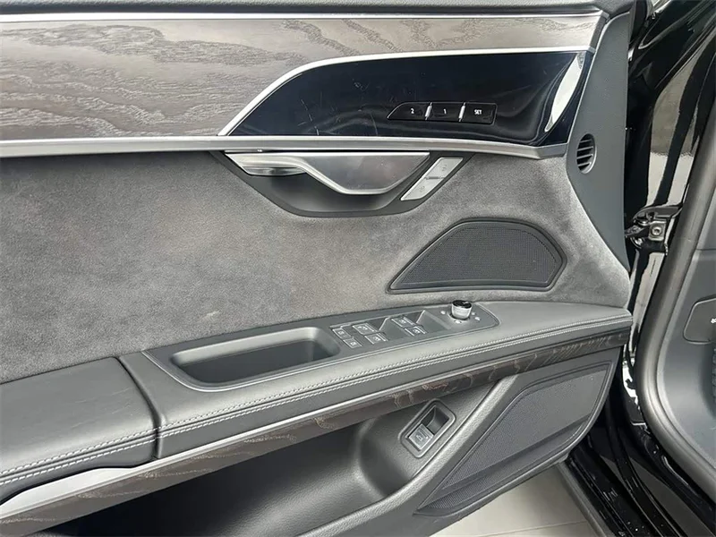 Audi A8 — фото 14