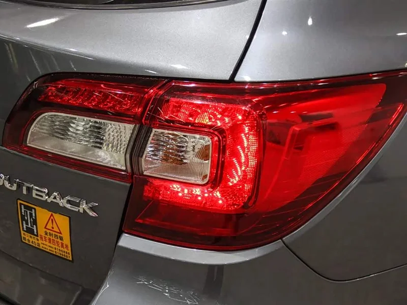 Subaru Outback — фото 8