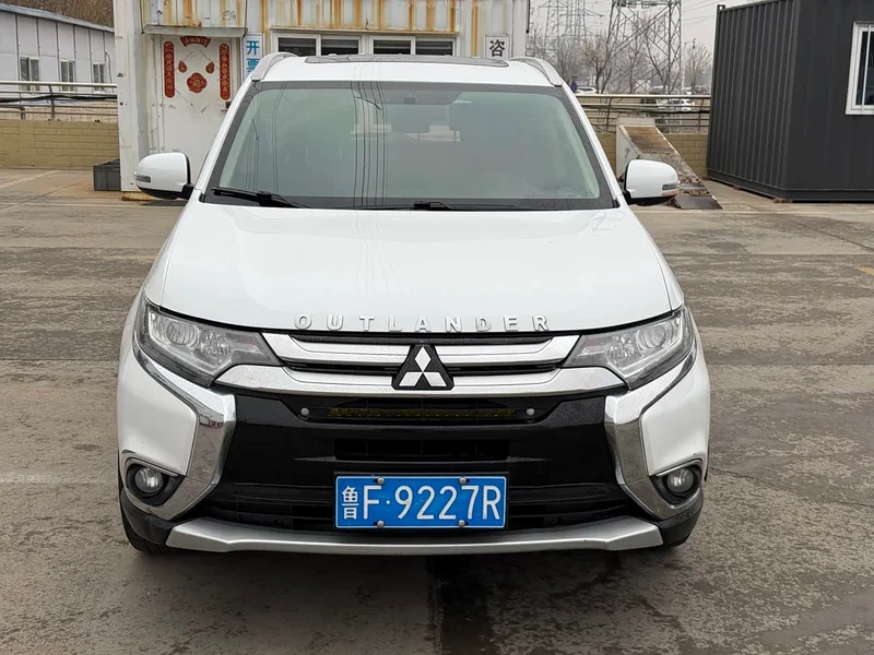 Mitsubishi Outlander — фото 2