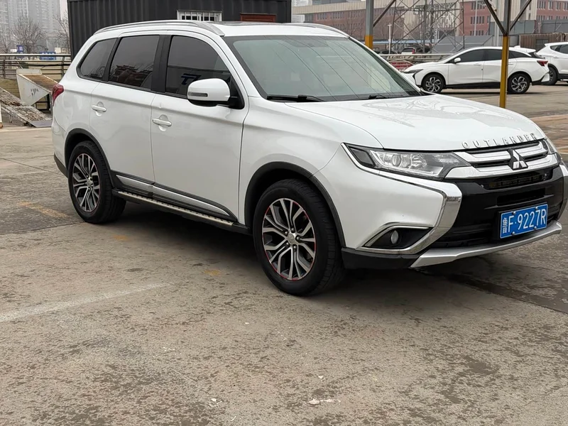 Mitsubishi Outlander — фото 3