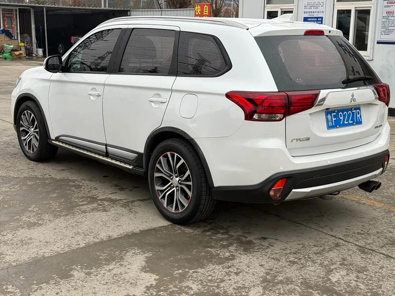 Mitsubishi Outlander — фото 4