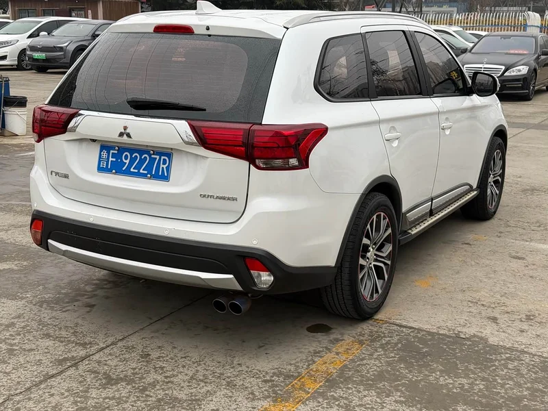 Mitsubishi Outlander — фото 6