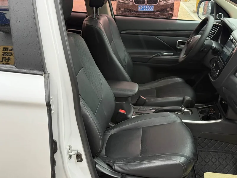 Mitsubishi Outlander — фото 10
