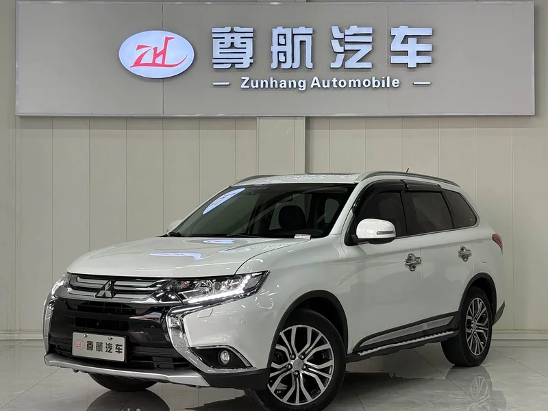 Mitsubishi Outlander — фото 1