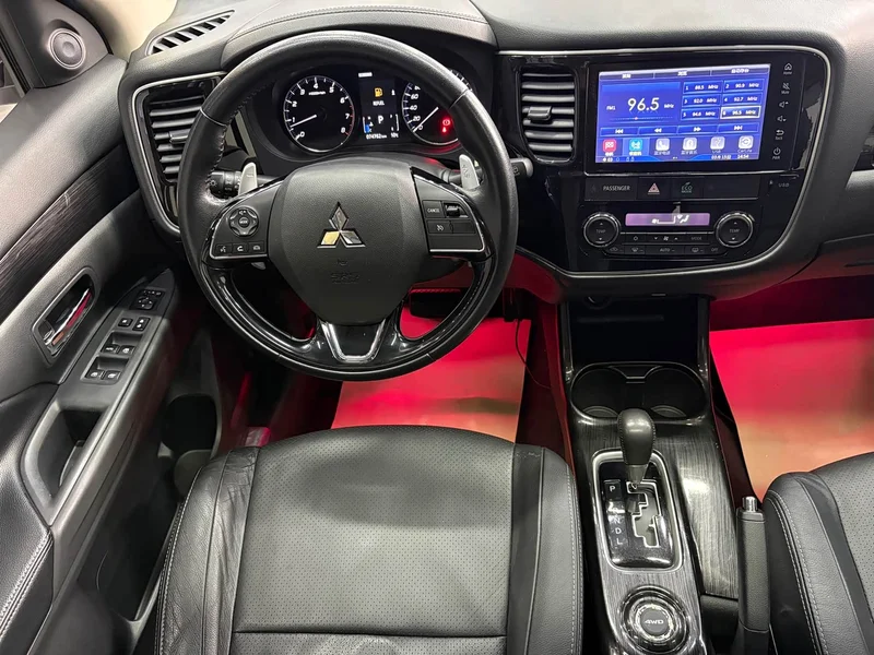 Mitsubishi Outlander — фото 12