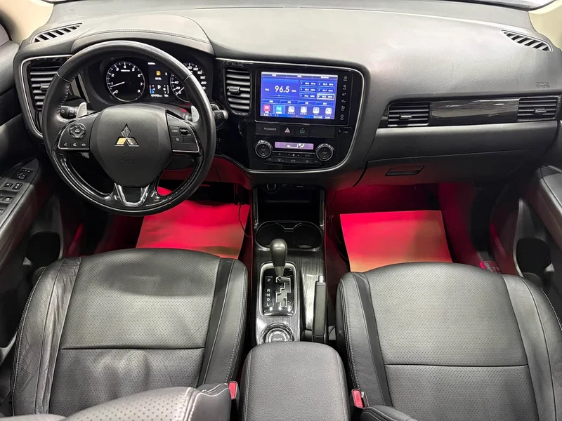 Mitsubishi Outlander — фото 13