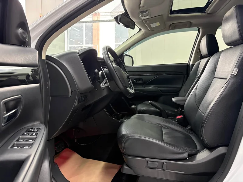 Mitsubishi Outlander — фото 14