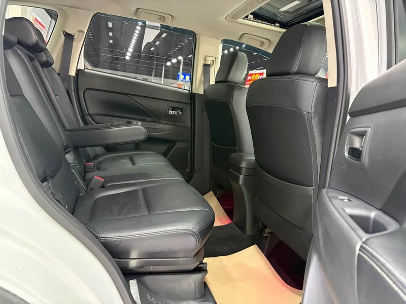 Mitsubishi Outlander — фото 17