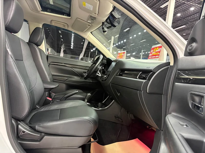 Mitsubishi Outlander — фото 18