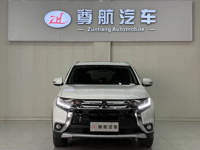 Mitsubishi Outlander — фото 2
